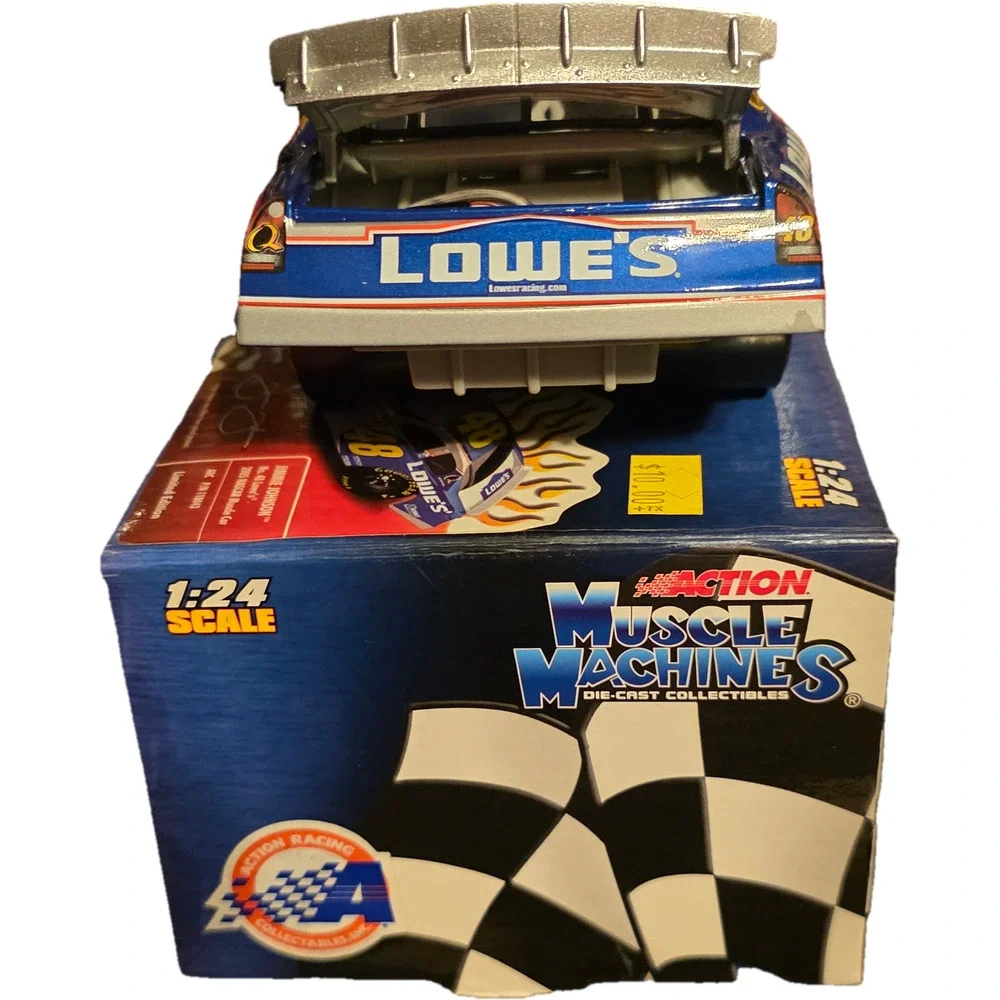 Jimmie Johnson #48 Lowe's 2005 NASCAR Muscle Machines 1/24 Action Diecast Nascar